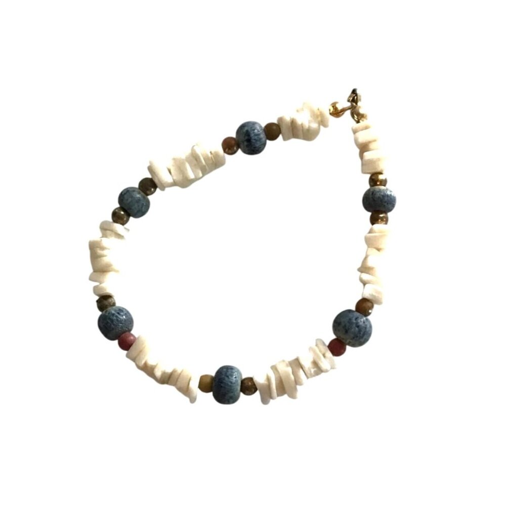 BEAUTIFUL WOMENS BEADED WHITE/BLUE WRIST BRACELET